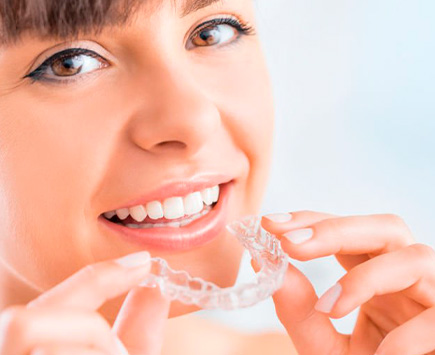 Ортодонтско лечение -поставяне на брекети и алайнери